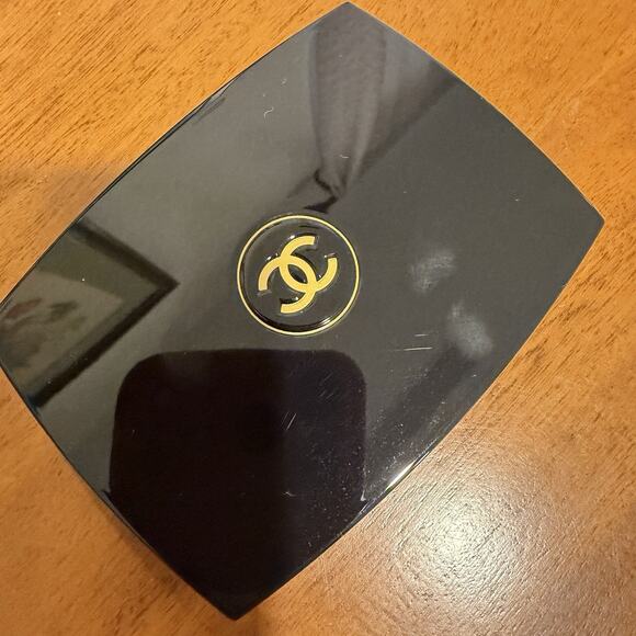 CHANEL Lumiere Graphique Eyeshadow Palette Holiday 2023 Winter Makeup Collection - Picture 4 of 5